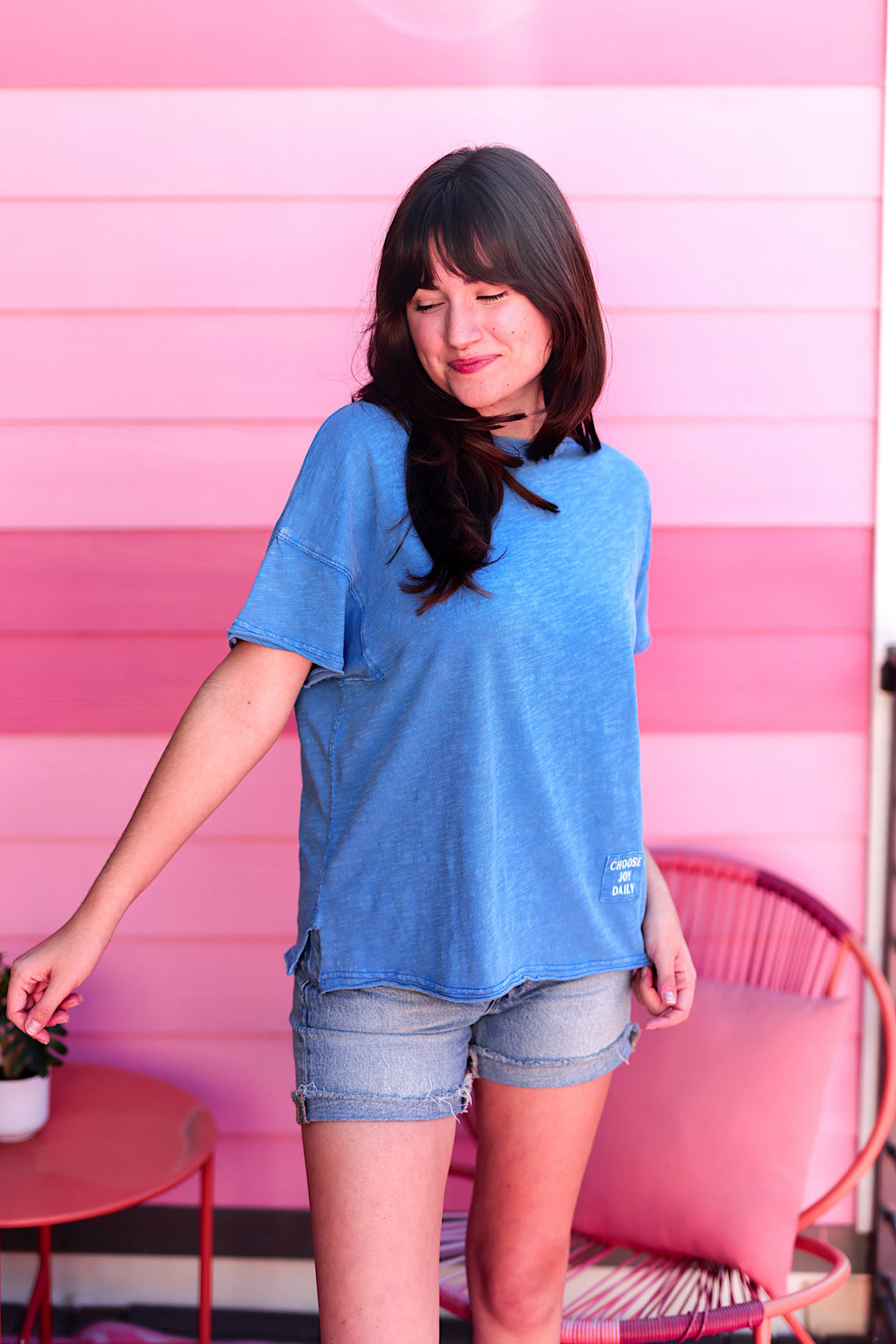 Casual blue cotton t-shirt featuring a pocket design, perfect for relaxed summer outfits.