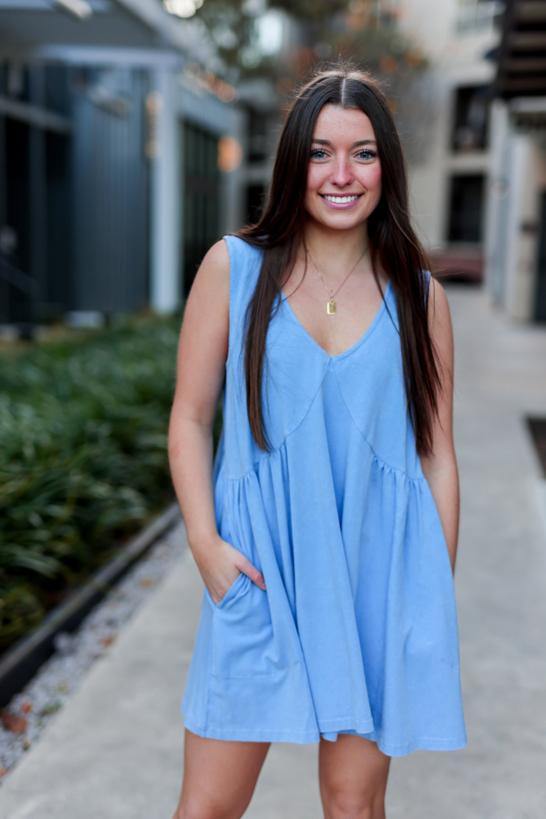 Light blue sleeveless dress with pockets, made of soft fabric, perfect for casual summer outings.